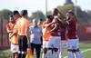 Los jugadores de Rentistas, tras el gol de Alexis Rolín a Deportivo Maldonado, en el Complejo Rentistas. · Foto: Alessandro Maradei Los jugadores de Rentistas, tras el gol de Alexis Rolín a Deportivo Maldonado, en el Complejo Rentistas. · Foto: Alessandro Maradei