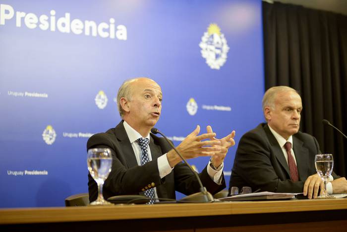 Javier García y Rivera Elgue, el 17 de marzo, en conferencia de prensa, en la Torre Ejecutiva. · Foto: Alessandro Maradei