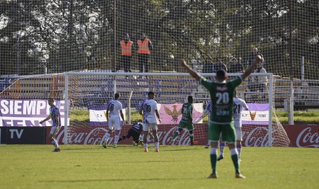 Jugada del gol de Plaza Colonia ante Fénix, convertido por Cecilio Waterman. · Foto: Alessandro Maradei Jugada del gol de Plaza Colonia ante Fénix, convertido por Cecilio Waterman. · Foto: Alessandro Maradei