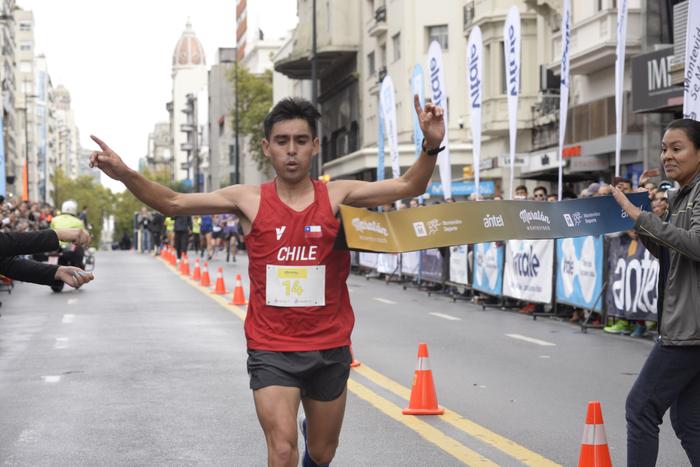 Manuel Cabrera, ganador de la Maratón de Montevideo 2019. · Foto: Alessandro Maradei