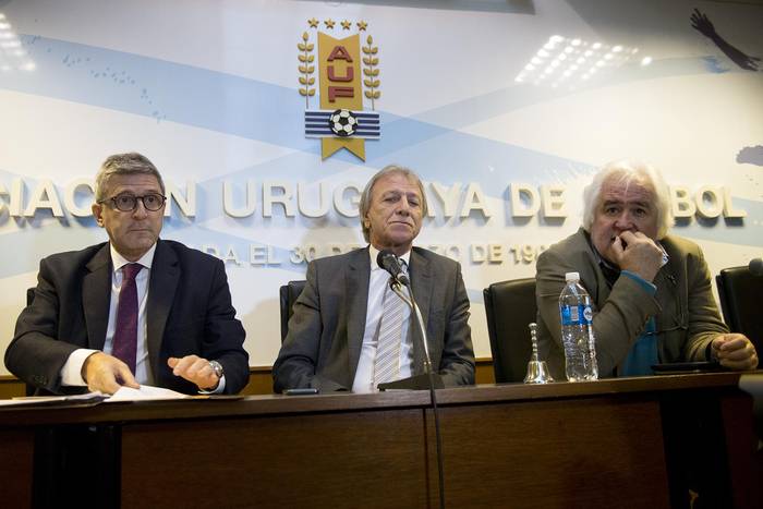 Alejandro Balbis, Edgar Welker y Roberto Pastoriza en la AUF. · Foto: Andrés Cuenca