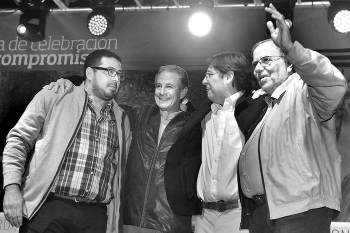 Alejandro Sánchez, Roberto Conde, Javier Miranda y José Bayardi, ayer, en el acto del Frente Amplio, en la plaza Liber Seregni. • foto: federico gutiérrez