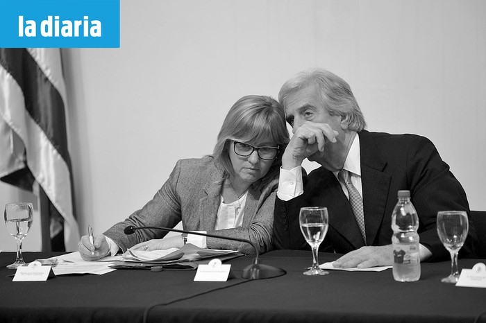 Cristina Lustemberg y Tabaré Vázquez durante la conferencia "Evidencia y riesgos en el consumo de cannabis", en la Torre Ejecutiva, hoy. Foto Federico Gutiérrez