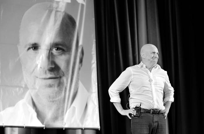 Edgardo Novick durante el lanzamiento del sector "la Gente de Novick", el sábado. Foto: Federico Gutiérrez. 