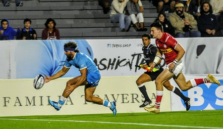 Federico Favaro, apoya el primer try para Los Teros ante Canadá, en el estadio Charrúa · Foto: Federico Gutiérrez Federico Favaro, apoya el primer try para Los Teros ante Canadá, en el estadio Charrúa · Foto: Federico Gutiérrez
