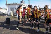 Las jugadoras de Progreso festejan tras la obtención de forma anticipada del Torneo Apertura de la Divisional B,  tras vencer a Danubio 5-0 en el complejo Keguay, en Toledo, Canelones. 