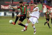 Gabriel de Leon, de Rampla Juniors y Luis Aguiar, de Nacional, en el estadio Olímpico. Foto: Iván Franco