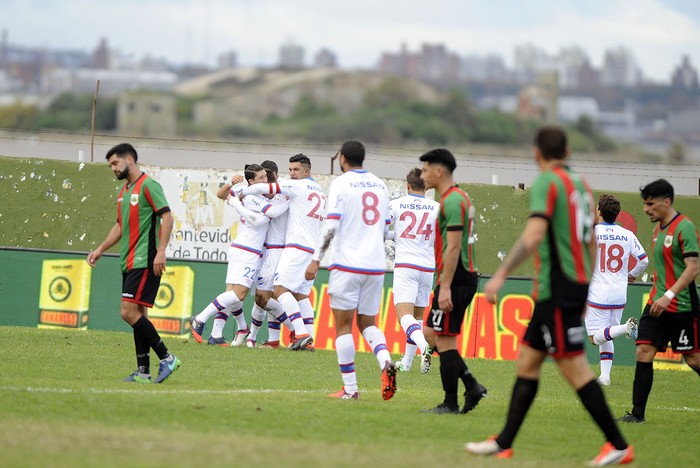 Festejo de Nacional ante Rampla Juniors, en el estadio Olímpico.  Foto: Iván Franco