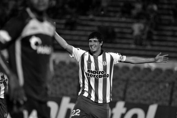 Jorge Córdoba, ayer, tras convertir el segundo gol de River Plate ante Liga Universitaria de Quito.  · Foto: Javier Calvelo