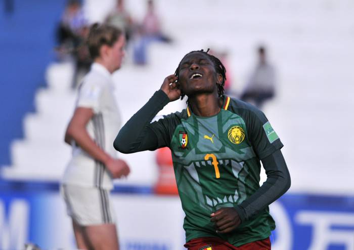 Alice Kameni, de Camerún, tras convertir el primer gol de su equipo ante Alemania. · Foto: Federico Gutiérrez