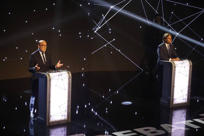 Daniel Martínez y Luis Lacalle Pou, durante el debate presidencial.  · Foto: .