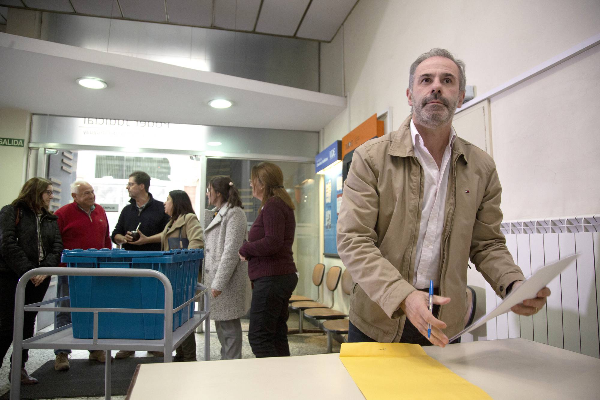 Gustavo Grecco, presidente del Sindicato Médico del Uruguay, y representantes de la Federación Médica del Interior, el 13 de setiembre, en la sede judicial de la calle 25 de Mayo.