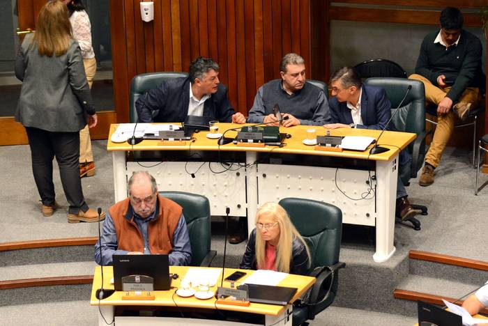 Ediles del Partido Nacional durante una sesión de la Junta Departamental de Maldonado. · Foto: Virginia Martínez  Díaz