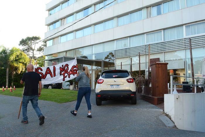 Foto principal del artículo 'Trabajadores del hotel Sisai en Punta del Este se movilizan por atrasos en los pagos de salarios' · Foto: Virginia Martínez  Díaz