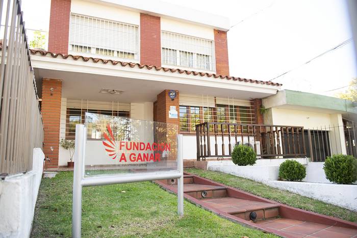 Fachada de la sede en Montevideo de la Fundación A Ganar, en Malvín (archivo, abril de 2018). · Foto: Andrés Cuenca