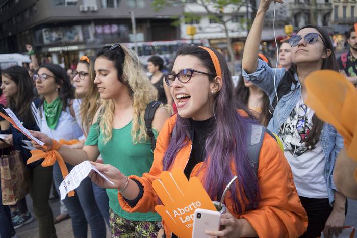Marcha feminista en defensa de la interrupción voluntaria del embarazo, 12 de noviembre del 2019, en la plaza Libertad. · Foto: Mariana Greif