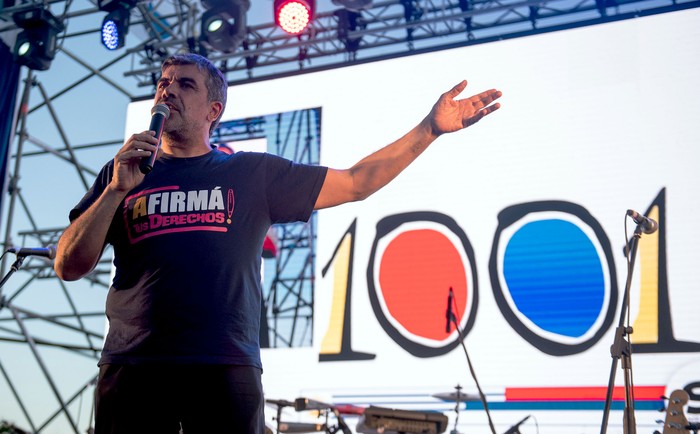 Oscar Andrade en el cierre de campaña de la lista 1001, el 20 de octubre, en el parque Batlle. · Foto: Gianni Schiaffarino