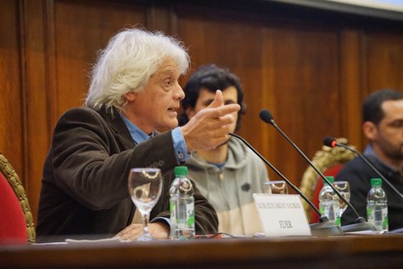 Luis Eduardo Moras, hoy en el Paraninfo de la Universidad de la República (Udelar) en la mesa «¿Vivir sin miedo? Posibles consecuencias para la seguridad ciudadana y los derechos humanos en el Uruguay contemporáneo» · Foto: Mariana Greif Luis Eduardo Moras, hoy en el Paraninfo de la Universidad de la República (Udelar) en la mesa «¿Vivir sin miedo? Posibles consecuencias para la seguridad ciudadana y los derechos humanos en el Uruguay contemporáneo» · Foto: Mariana Greif