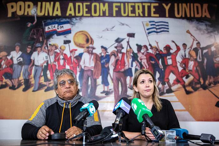 Aníbal Varela y Valeria Ripoll durante la conferencia de prensa, en la sede de ADEOM (20.09.2022). · Foto: Mauricio Zina, adhocfotos