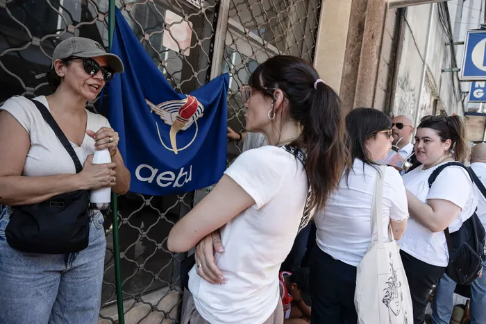 Concentración de AEBU frente al Ministerio de Trabajo, el 30 de diciembre de 2025. · Foto: Inés Guimaraens