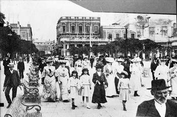 Plaza Independencia en la década de 1910. Plaza Independencia en la década de 1910.