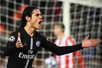 Edinson Cavani, de Paris Saint-Germain, festeja un gol a Estrella Roja, de Belgrado, en Belgrado. Edinson Cavani, de Paris Saint-Germain, festeja un gol a Estrella Roja, de Belgrado, en Belgrado.
