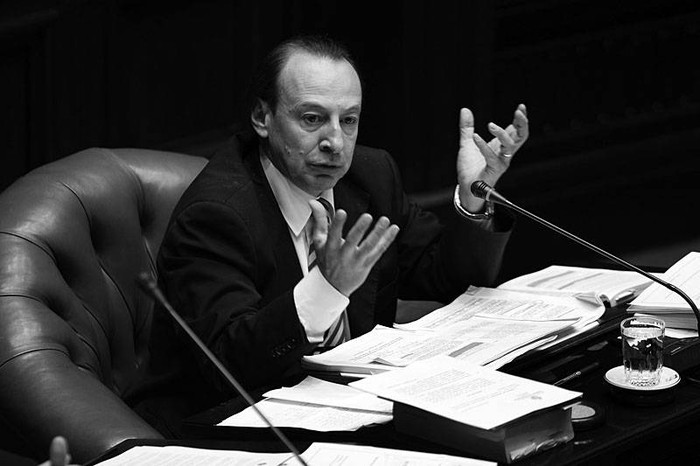Óscar López Goldaracena, durante la sesión del Senado. Archivo, abril de 2011