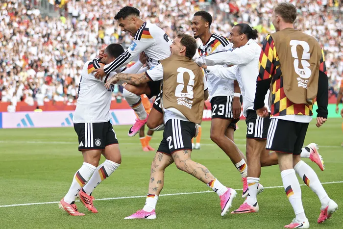 Deniz Undav, de Alemania festeja junto a sus compañeros el segundo gol a Costa de Marfil, el 20 de junio en Toronto. · Foto: Cole Burston, AFP
