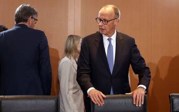 Friedrich Merz, canciller alemán, a su llegada a la reunión del gabinete constituyente del nuevo gobierno, el 6 de mayo, en Berlín. · Foto: Odd Andersen, AFP