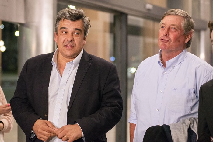 Carlos Cami y Guillermo Besozzi se retiran de la Torre Ejecutiva tras la reunión con  Luis Lacalle Pou (06.09.2022). · Foto: Alessandro Maradei