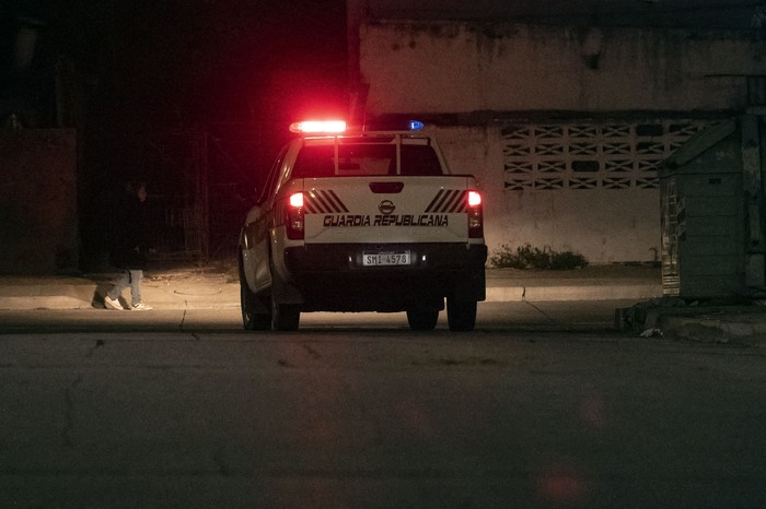 Foto principal del artículo 'FA se asesora para tomar postura sobre los allanamientos nocturnos mientras debate pros y contras de hacer campaña contra el plebiscito' · Foto: Ernesto Ryan