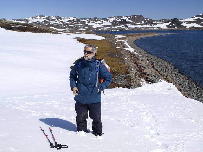 Álvaro Soutullo en la Antártida. · Foto: Ana Laura Machado