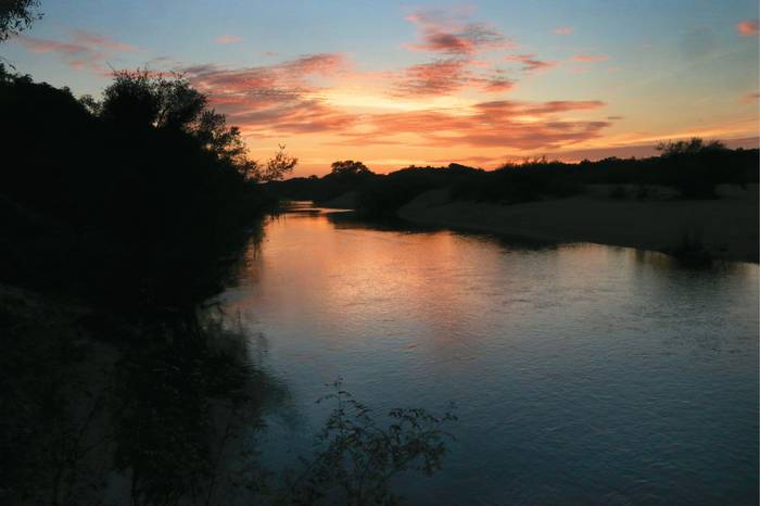 La salida del sol es siempre un excelente momento para encontrar a las aves en actividad en el río Tacuarí.