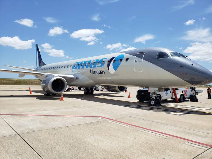 El avión que concedió la aerolínea Amaszonas para el rescate de los uruguayos en Perú. Foto: cortesía Amaszonas. 