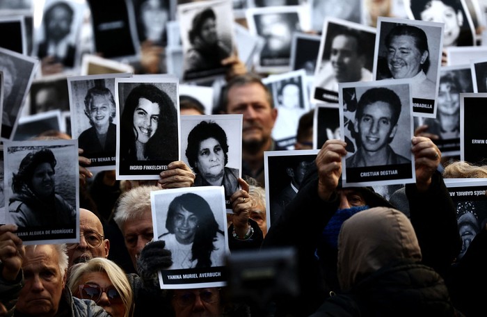 Acto de conmemoración del aniversario del ataque a la AMIA, el 18 de julio, en Buenos Aires. · Foto: Tomás Cuesta, AFP