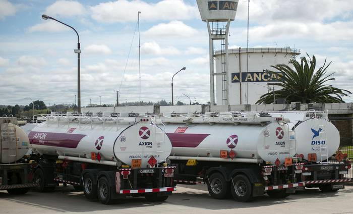Polo Logìstico de Combustibles de ANCAP, en La Tablada. · Foto: Alessandro Maradei