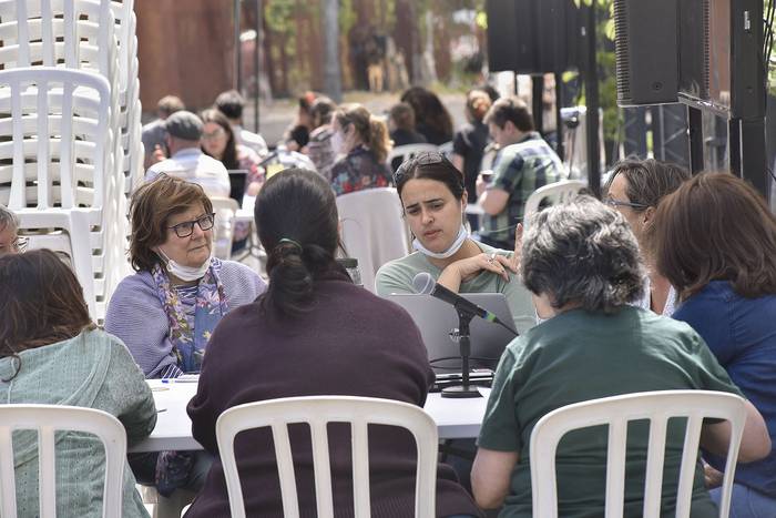 Encuentro de organizaciones sociales, el 12 de noviembre, en la plaza Las Pioneras. · Foto: Federico Gutiérrez