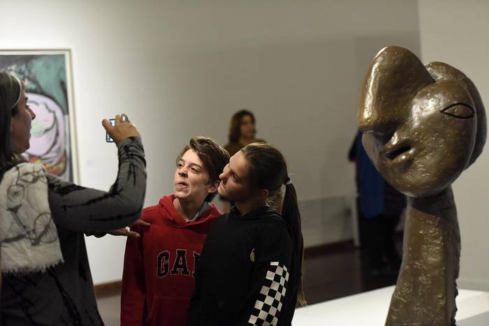 Inauguración de la muestra Picasso en Uruguay, en el Museo Nacional de Artes Visuales. · Foto: Nicolás Celaya, Xinhua