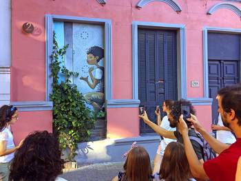 Mural del proyecto Books on Wall, en Palermo. Mural del proyecto Books on Wall, en Palermo.