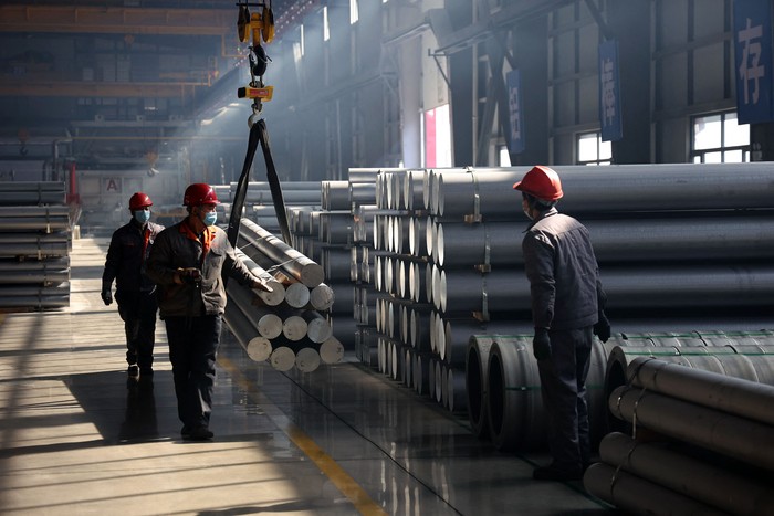 Fábrica de materiales a base de aluminio en Binzhou, provincia de Shandong, al este de China. · Foto: AFP