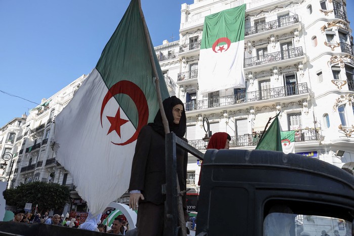 Celebración del 71° aniversario de la Revolución en Argelia, el 1° de noviembre en Argel. · Foto: Billel Bensalem, APP, NurPhoto, AFP