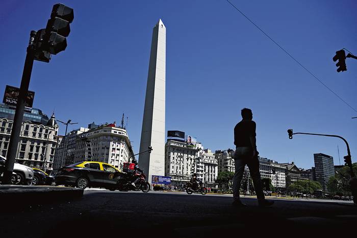 Obelisco en la Avenida 9 de Julio en Buenos Aires. · Foto: Luis Robayo, AFP