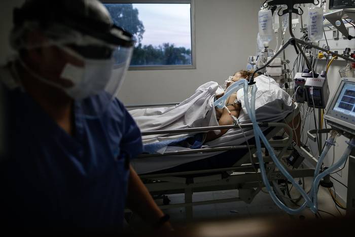 Paciente con covid-19 en un hospital de la provincia de Buenos Aires. · Foto: Juan Ignacio Roncoroni, EFE 