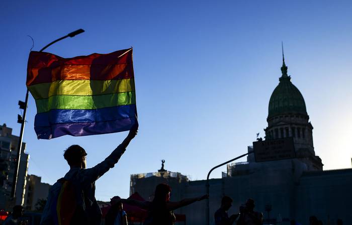 Manifestación de colectivos LGBT frente al Congreso argentino (archivo, noviembre de 2019). · Foto: Ronaldo Schemidt, AFP