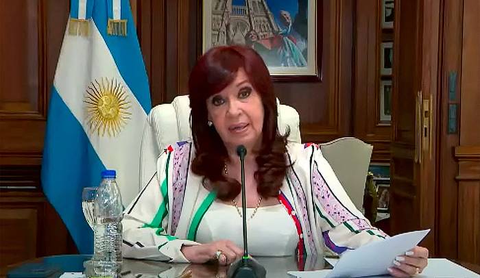 Cristina Fernández durante su juicio, desde su oficina en el Congreso Nacional, en Buenos Aires (29.11.2022). Foto: captura de video del canal de YouTube de Cristina Fernández, AFP.