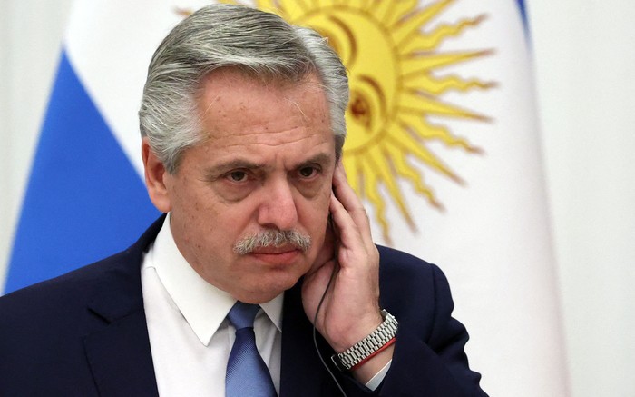 Alberto Fernández durante una conferencia de prensa, el 3 de febrero de 2022. · Foto: Sergei Karpukhin, pool, AFP