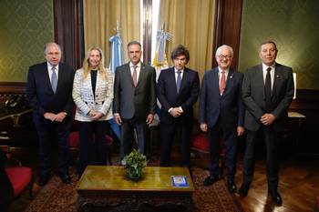 Reunión entre los Presidentes Javier Milei y Yamandú Orsi, el 3 de julio, en Buenos Aires. · Foto: Presidencia Argentina