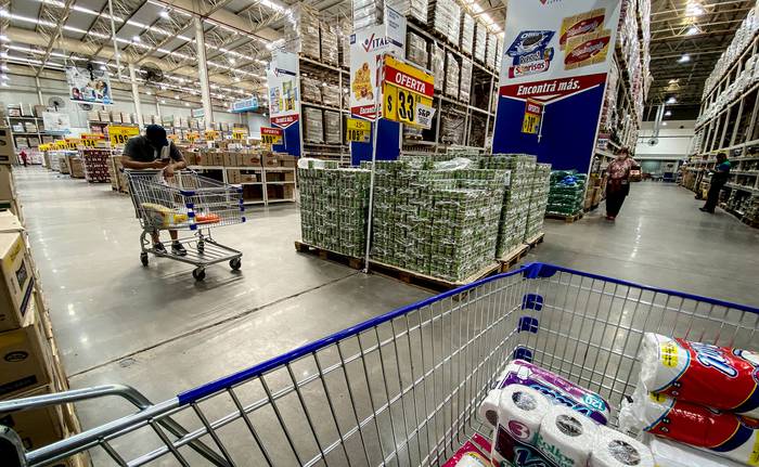 Supermercado en Buenos Aires, este miércoles. · Foto: Juan Ignacio Roncoroni, EFE 
