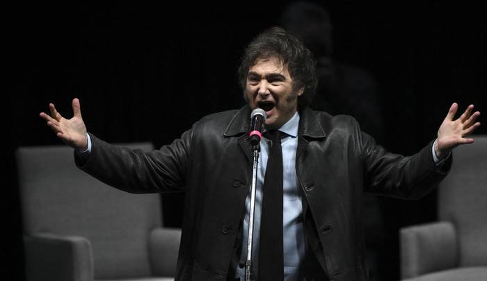Javier Milei habla durante la presentación de su nuevo libro, el 22 de mayo, en el estadio Luna Park de Buenos Aires. · Foto: Luis Robayo, AFP