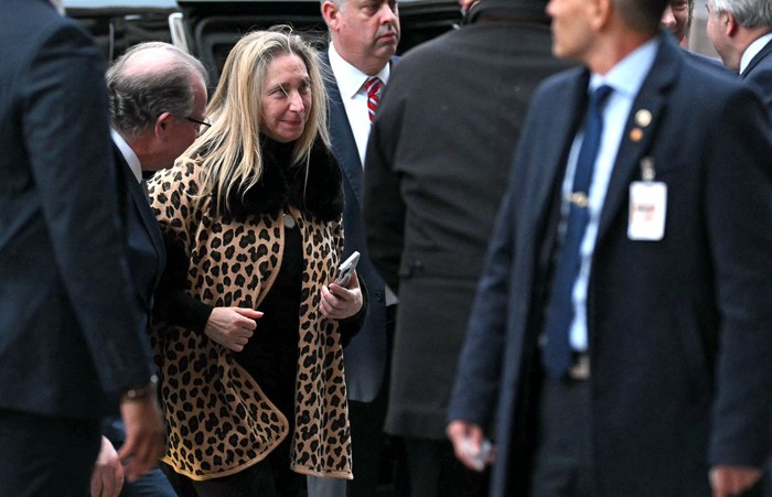 Karina Milei, secretaria general de Presidencia y hermana del presidente argentino Javier Milei, llega a la sede del Fondo Monetario Internacional, el 20 de febrero, en Washington. · Foto: Mandel Ngan, AFP